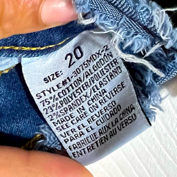 Denim Shorts. Frayed edges - Picture 2 of 3